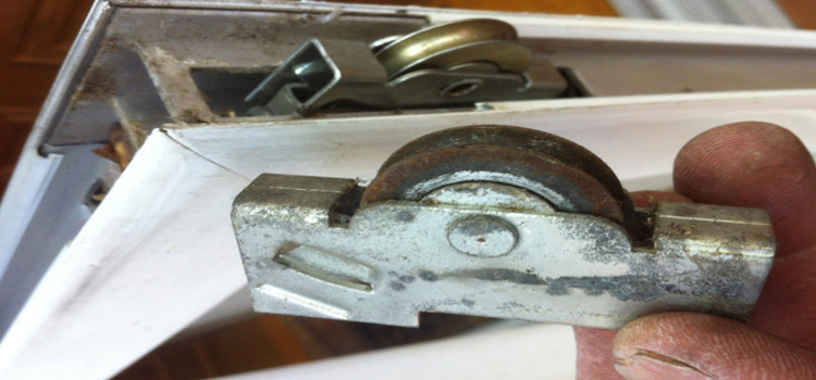 screen door roller repair in Rosemont
